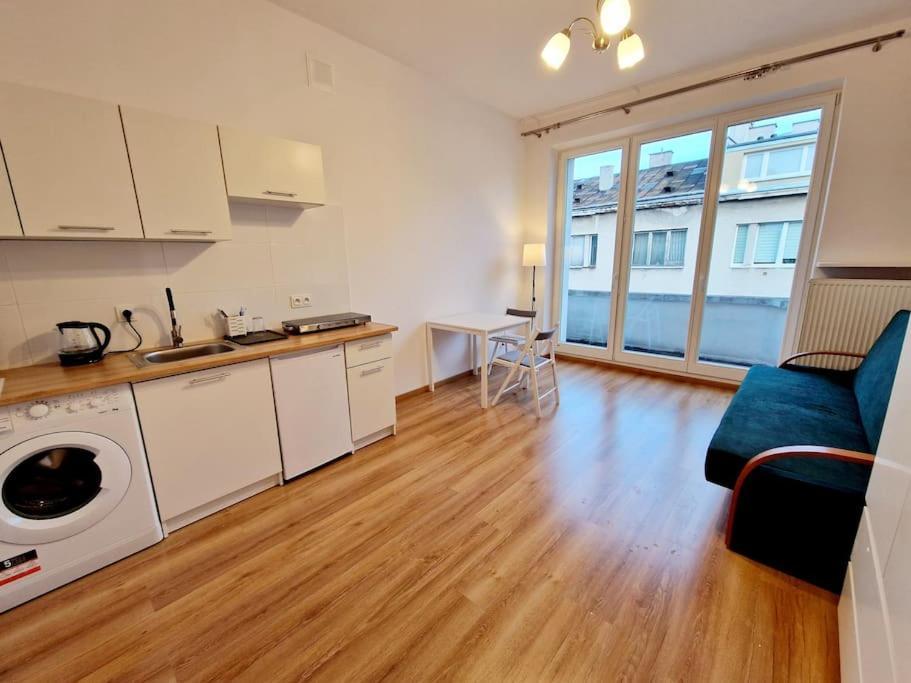Apartament Ladna Kawalerka Srodmiescie, Szybkie Wi - Fi. Warszawa
